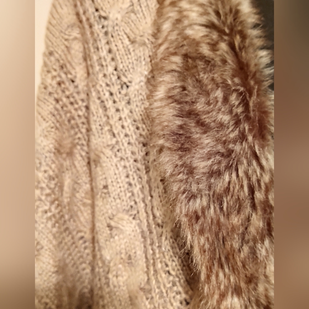 Song N Spirit Faux Fur Collar Cardigan - Picture 2 of 7